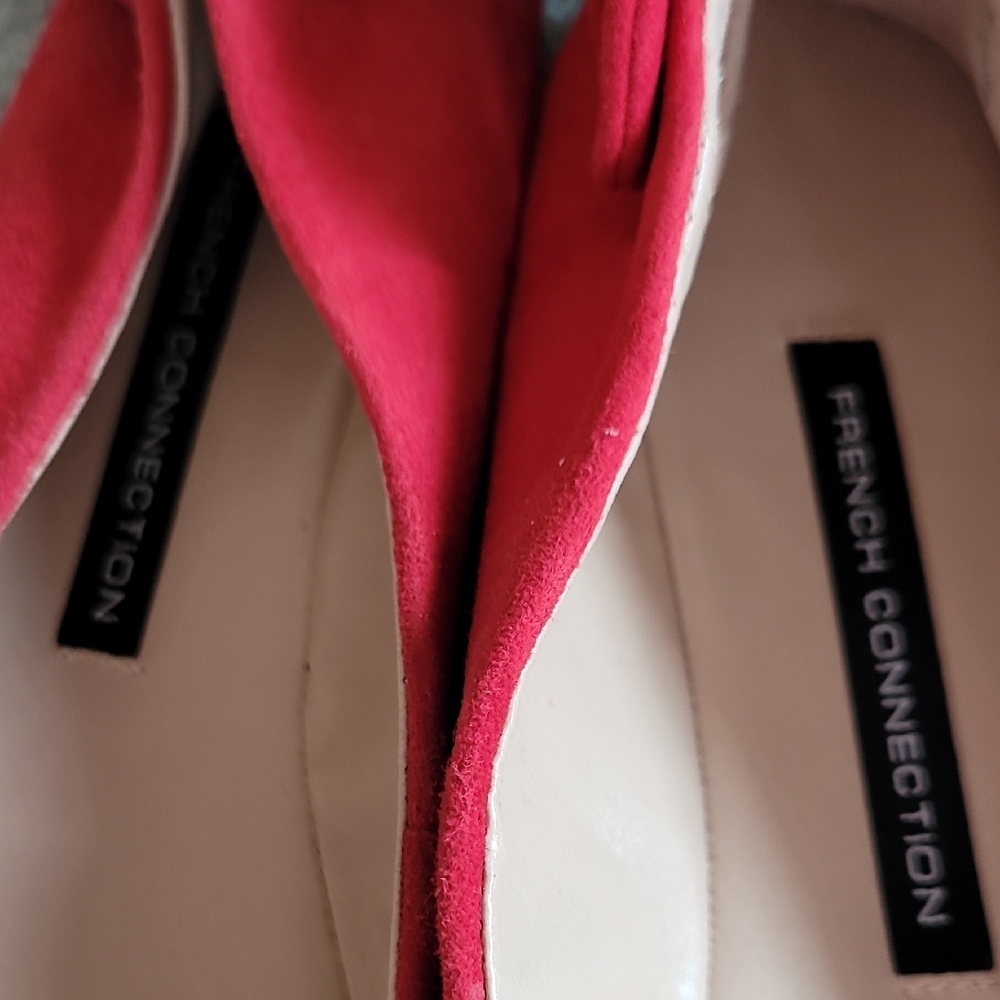 BRAND NEW, NEVER WORN FRENCH CONNECTION RED BALLERINA FLATS WITH BOW DETAIL